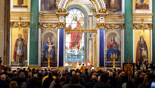 Крестный ход у Исаакиевского собора собрал шесть тысяч человек