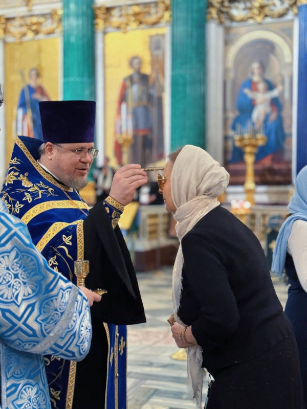 6 декабря 2025 года, в канун 26-й недели по Пятидесятнице, великомученицы Екатерины, престольного праздника правого придела Исаакиевского собора было совершено Всенощное бдение.