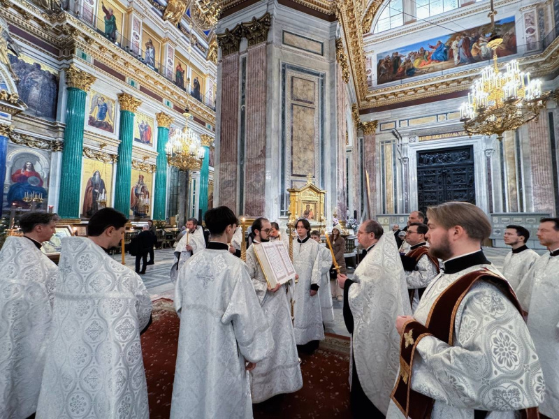 17 января 2026 года, в канун 32-й недели по Пятидесятнице, (пред Богоявлением) в Навечерие Богоявления (Крещенский сочельник) в Исаакиевском соборе было совершено Всенощное бдение.