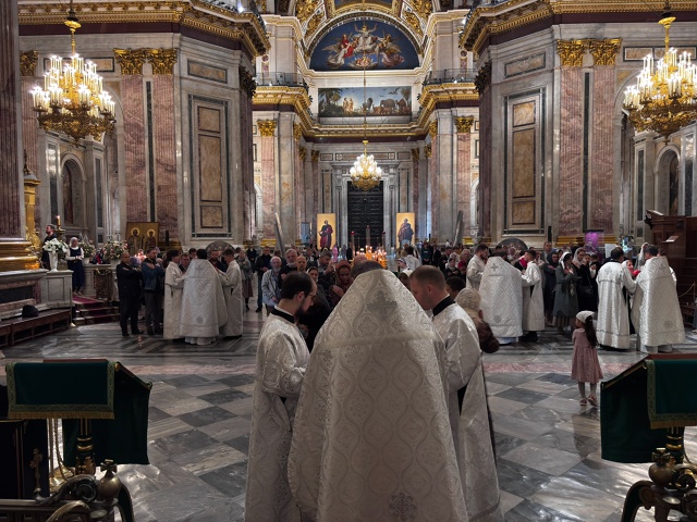 24 августа 2025 года, в 11-ю неделю по Пятидесятнице, Попразднства Преображения Господня в Исаакиевском соборе совершена Божественная Литургия.