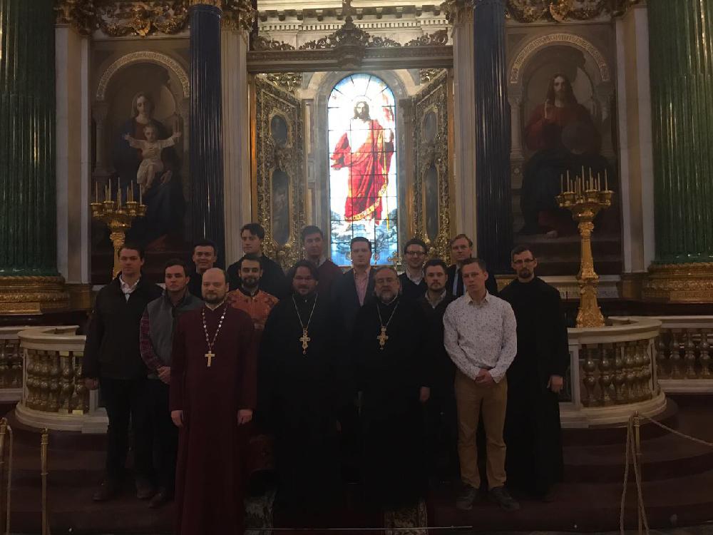 11 мая в Исаакиевском соборе состоялась Божественная Литургия в которой принял участие  молодежный хор Ассоциации св.князя Владимира из Нью-Йорка.