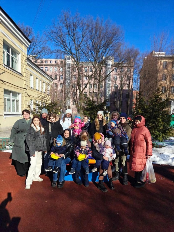 19 марта 2025 года, по благословению ключаря Исаакиевского собора протоиерея Романа Ковальского, волонтеры Исаакиевского собора в рамках социального служения посетили Дом Ребенка  №6.