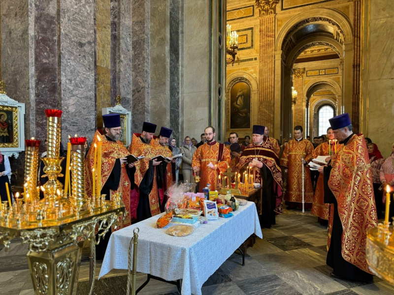 20 апреля 2026 года, в канун Радоницы в Исаакиевском соборе совершили Пасхальное поминовение усопших.