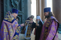 В Неделю 4-ю Великого поста, преподобного Иоанна Лествичника, день памяти сорока мучеников Севастийских, 22 марта, митрополит Санкт-Петербургский и Ладожский Варсонофий совершил Божественную литургию в Исаакиевском соборе.