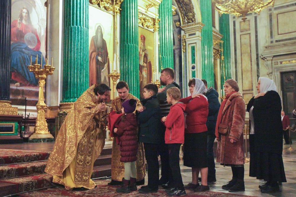 Петербургские школьники посетили первый "православный урок" в Исаакиевском соборе