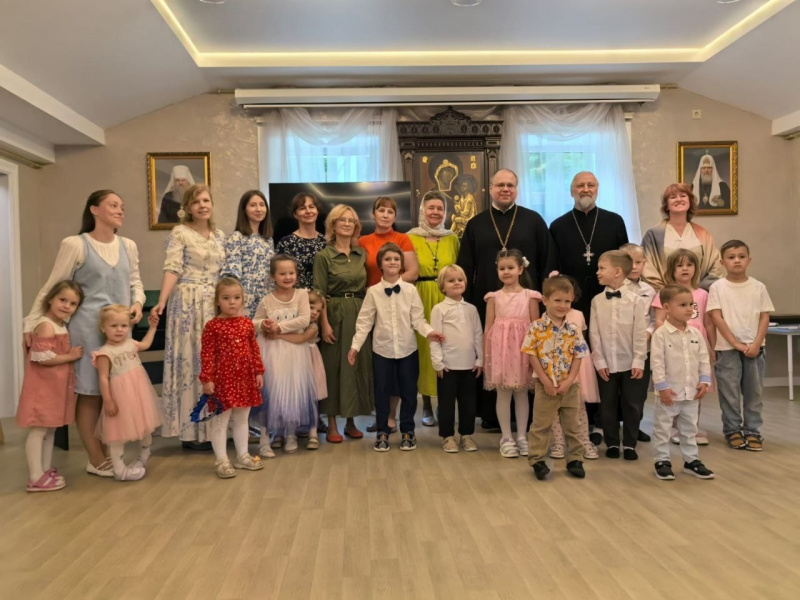 Ключарь Исаакиевского собор протоиерей Роман Ковальский посетил Утренник в православным детском саде РОДНИЧОК при Спасо-Парголовском храме.