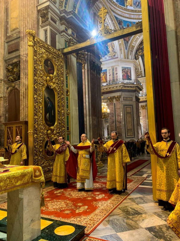 5 марта 2023 года, в неделю 1-ю Великого поста, Торжества Православия в Исаакиевском соборе была совершена Божественная Литургия.