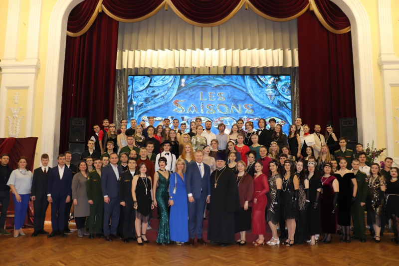 26 октября состоялся ежегодный бал православного молодёжного движения Исаакиевского собора. Вечер организовали приход Исаакиевского собора и Санкт-Петербургский государственный университет телекоммуникаций им.проф.М.А.Бонч -Бруевича. 