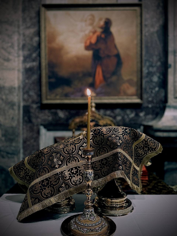 27 феврале 2026 года, в пятницу первой седмицы Великого поста, в Исаакиевском соборе была совершена Литургия Преждеосвященных Даров.