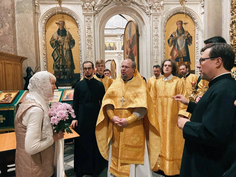 12 ноября 2023 года, ключарь Исаакиевского собора протоиерей Роман Ковальский поздравил одну из старейших прихожанок собора рабу Божию Раису с днём рождения. 