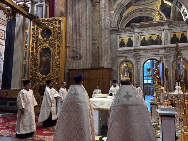 23 августа 2025 года, в канун 11-й недели по Пятидесятнице, в Исаакиевском соборе совершено Всенощное бдение.