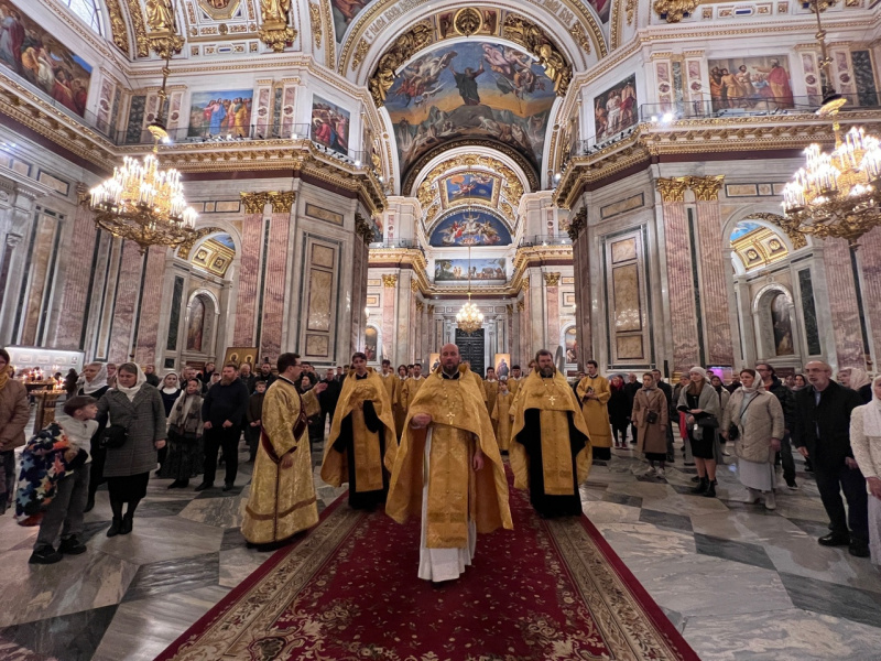 26 октября 2025 года, в 20-ю неделю по Пятидесятнице, в Исаакиевском соборе была совершена Божественная Литургия.