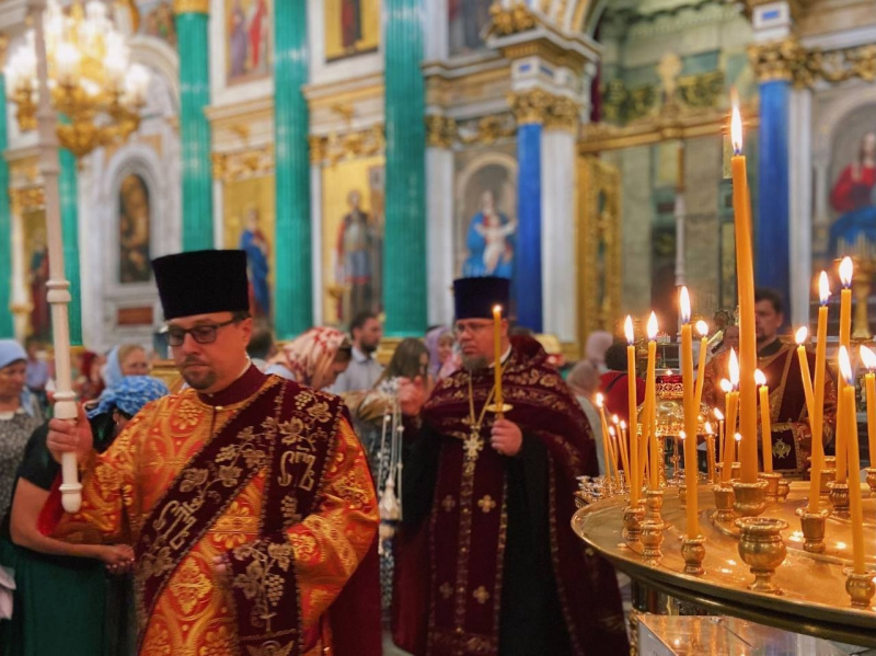 1 июня 2024 года, в канун 5-й недели по Пасхе, о самаряныне, в Исаакиевском соборе совершено Всенощное Бдение.