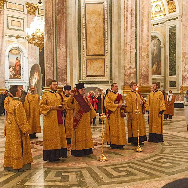 18 декабря 2022 года, в канун дня памяти Святителя Николая, архиепископа Мир Ликийских, чудотворца в Исаакиевском соборе было совершено Всенощное бдение.