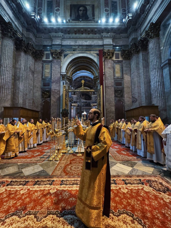 14 сентября 2025 года, в 14-ю неделю по Пятидесятнице, церковное новолетие, перенесение мощей благоверных князей Петра и Февронии, чудотворцев, в Исаакиевском соборе была совершена Божественная Литургия.