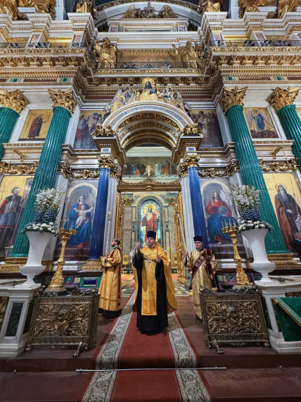 18 октября 2025 года, в канун 19-й недели по Пятидесятнице, в Исаакиевском соборе было совершено Всенощное бдение.