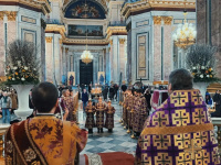 9 апреля 2026 года, в Великий Четверток, Воспоминание Тайной Вечери в Исаакиевском соборе была совершена Божественная Литургия святителя Василия Великого.