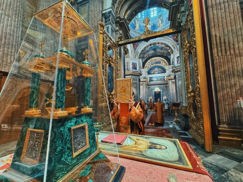 18 апреля 2026 года, в канун Антипасхи, апостола Фомы, в Исаакиевском соборе совершено Всенощное Бдение.