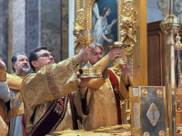 19 декабря 2025 года, в день памяти святителя Николая, архиепископа Мир Ликийских, чудотворца в Исаакиевском соборе была совершена Божественная Литургия.