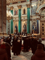 Вечером 25 февраля 2026 года, в среду первой седмицы Великого поста, в Исаакиевском соборе было совершено великое повечерие с чтением Великого покаянного канона преподобного Андрея Критского.