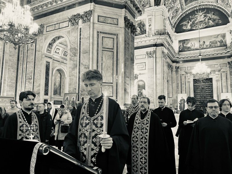 Вечером 24 февраля 2026 года, во вторник первой седмицы Великого поста, в Исаакиевском соборе было совершено великое повечерие с чтением Великого покаянного канона преподобного Андрея Критского.