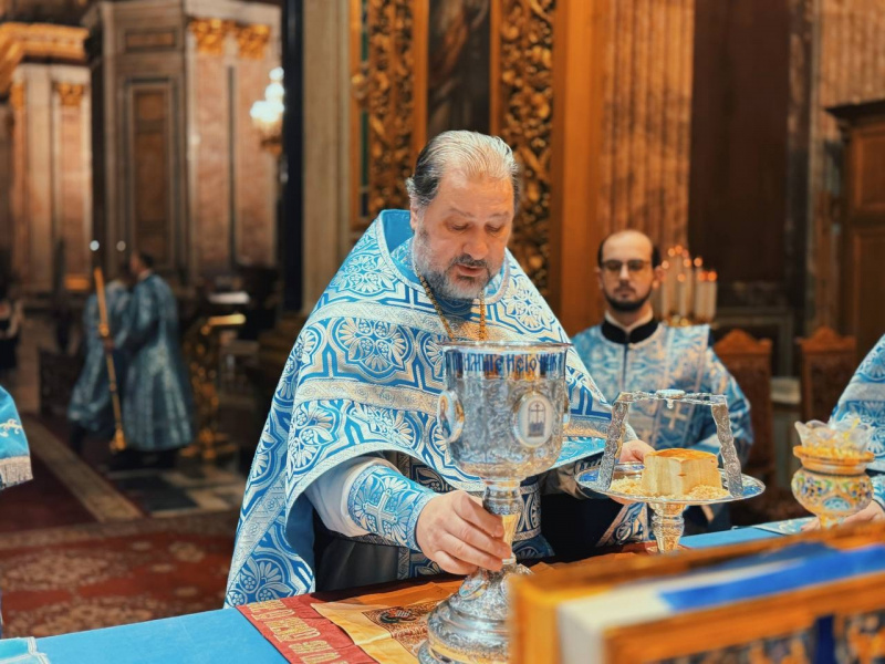 4 декабря 2025 года, в день праздника Введения (Входа) во храм Пресвятой Богородицы в Исаакиевском соборе была совершена Божественная Литургия.