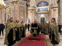 25 марта 2026 года, в среду 5-й седмицы Великого поста, в Исаакиевском соборе была совершена утреня с чтением великого канона преподобного Андрея Критского.