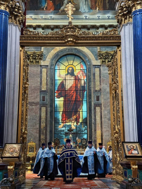 14 февраля 2026 года, в канун недели о Страшном Суде, праздника Сретения Господня, в Исаакиевском соборе было совершено Всенощное бдение.