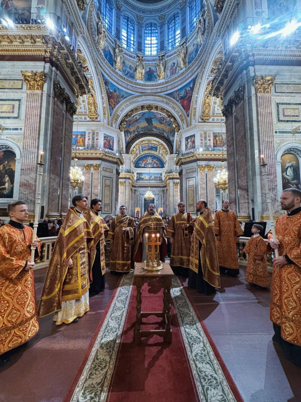 8 февраля 2026 года, в неделю о блудном сыне, в день памяти новомучеников и исповедников Церкви Русской в Исаакиевском соборе была совершена Божественная Литургия.