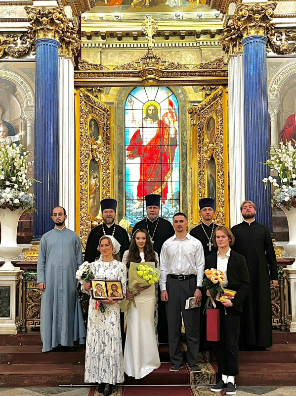 Сердечно поздравляем Милу и Дмитрия с Таинством Венчания!