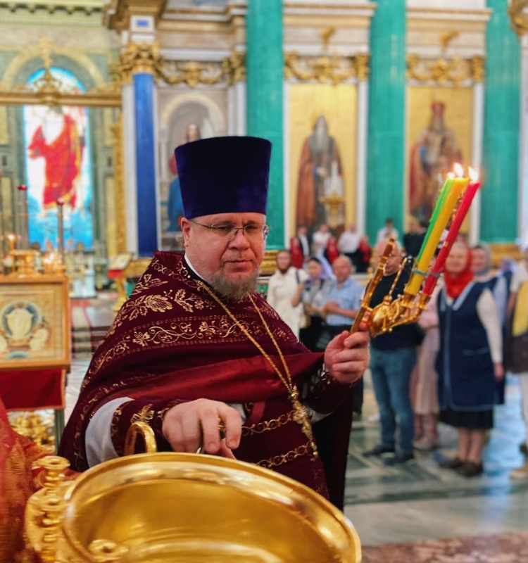2 июня 2024 года, в 5-ю неделю по Пасхе, о самаряныне, в Исаакиевском соборе совершена Божественная Литургия.
