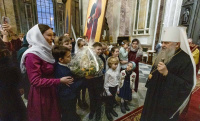 Накануне новогодней ночи, 30 декабря, учащиеся Воскресной школы Исаакиевского собора поздравили митрополита Варсонофия с наступающими праздниками!