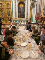 В воскресенье, 11 декабря, учащиеся воскресной школы Исаакиевского собора занимались росписью праздничных пряников!